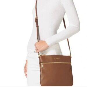 MICHAEL KORS Riley Small Pebble Leather Acorn Brown Crossbody Brown Gold Bag